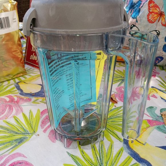 Vitamix dry Blade 32 oz Container - Picture 2 of 3